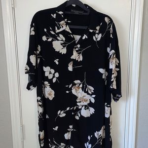 Men’s Short Sleeve Floral Button Up Size L fits like an XL